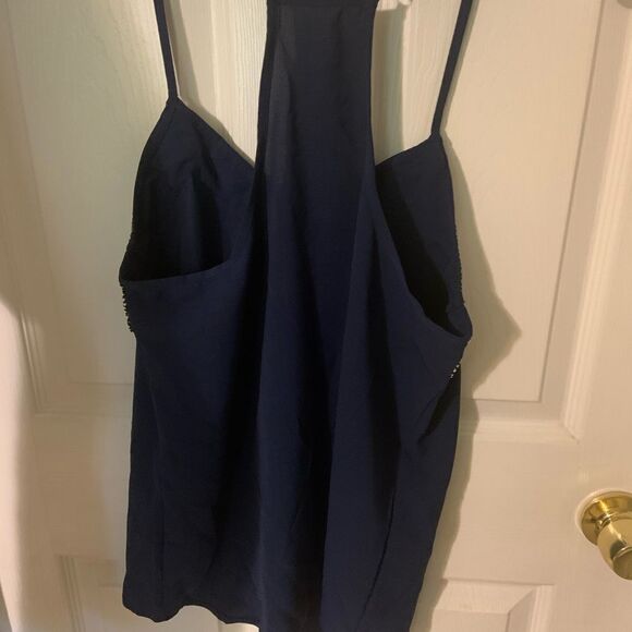 NWOT size M embroidered design t back - Picture 5 of 8